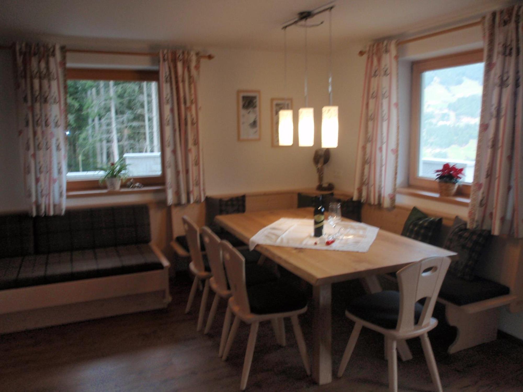 Landhaus Alpenjaeger Hainzenberg Room photo