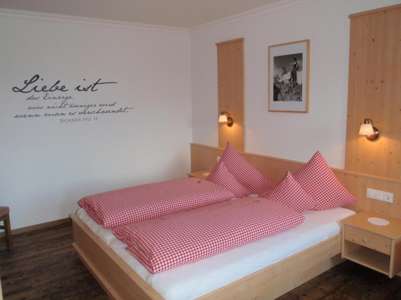 Landhaus Alpenjaeger Hainzenberg Room photo