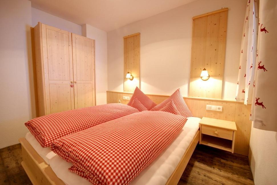 Landhaus Alpenjaeger Hainzenberg Room photo