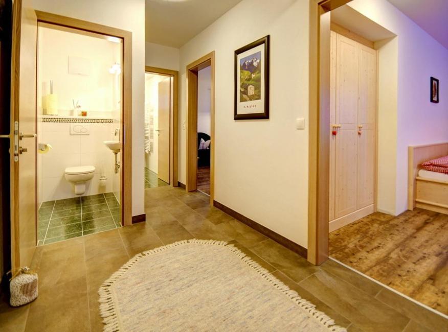 Landhaus Alpenjaeger Hainzenberg Room photo