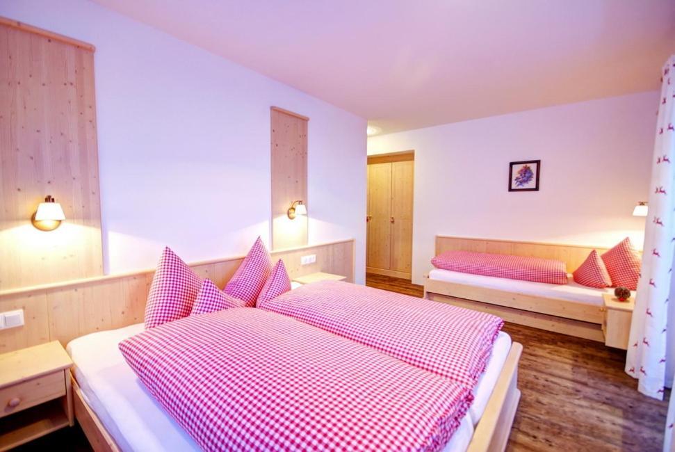 Landhaus Alpenjaeger Hainzenberg Room photo
